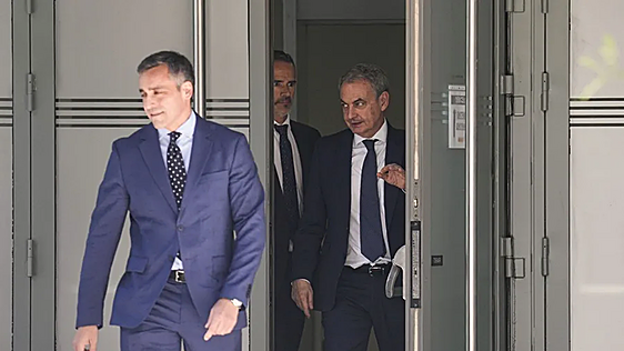 Zapatero intenta tumbar el caso y exige al juez el auto que autorizó incorporar los chats de EEUU que le incriminan