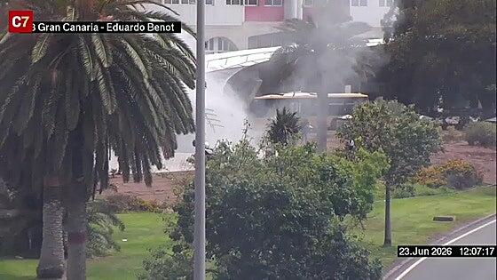 Pequeño incendio en la pasarela Onda Atlántica, en Las Palmas de Gran Canaria
