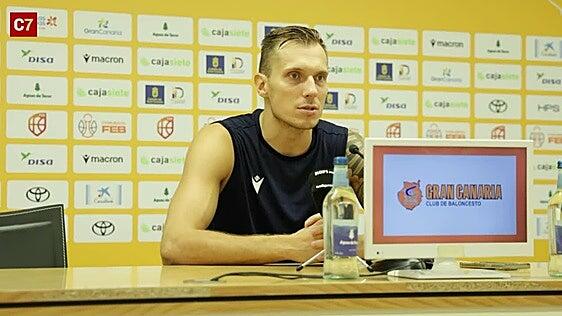 El ala-pívot del Cajasiete Gran Canaria Roberts Stumbris analiza el partido ante el HLA Alicante