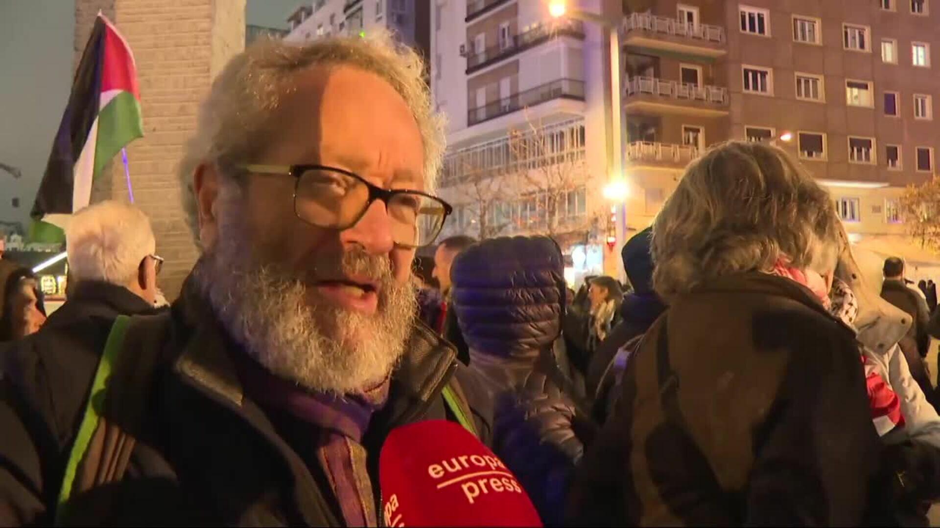 Ciudadanos manifiestan su "rechazo" al "genocidio del pueblo palestino" en el Movistar Arena