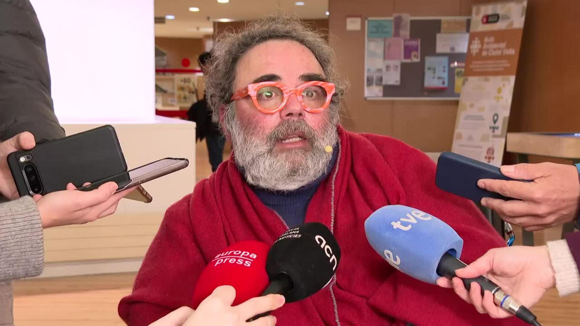 Bob Pop se compromete a visitar "mil puertas" una a una si gana las primarias de BComú