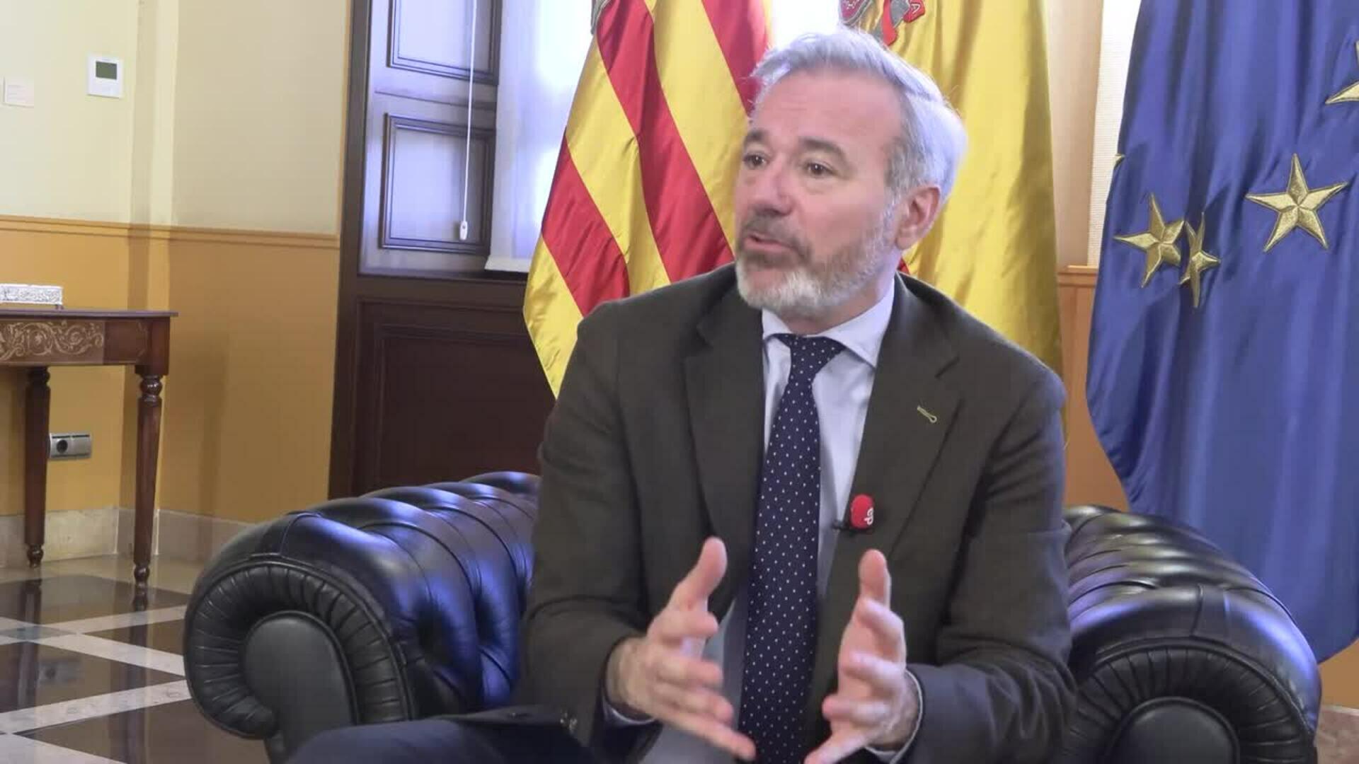 Azcón (PP) dice que Pilar Alegría (PSOE) volverá a irse de Aragón tras las elecciones.