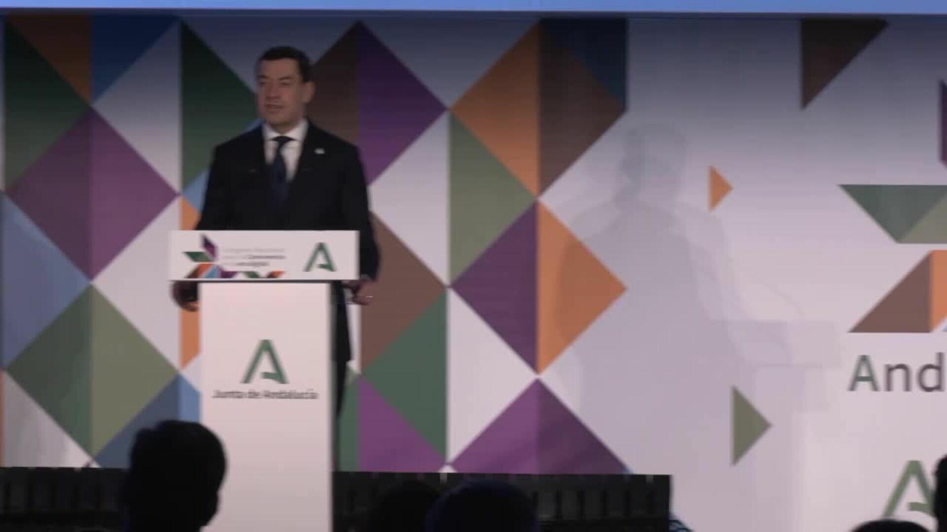 Moreno sugiere "poner límite" al acceso de menores a redes sociales por el móvil