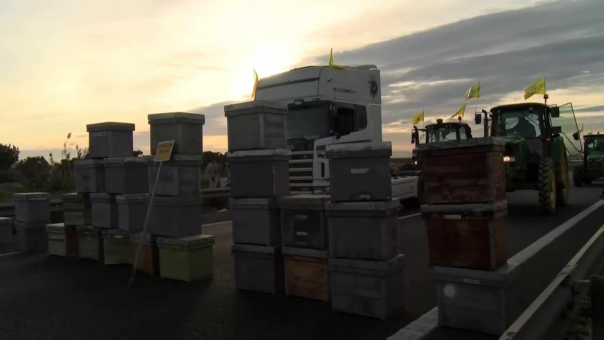 La protesta de los agricultores corta carreteras en Murcia
