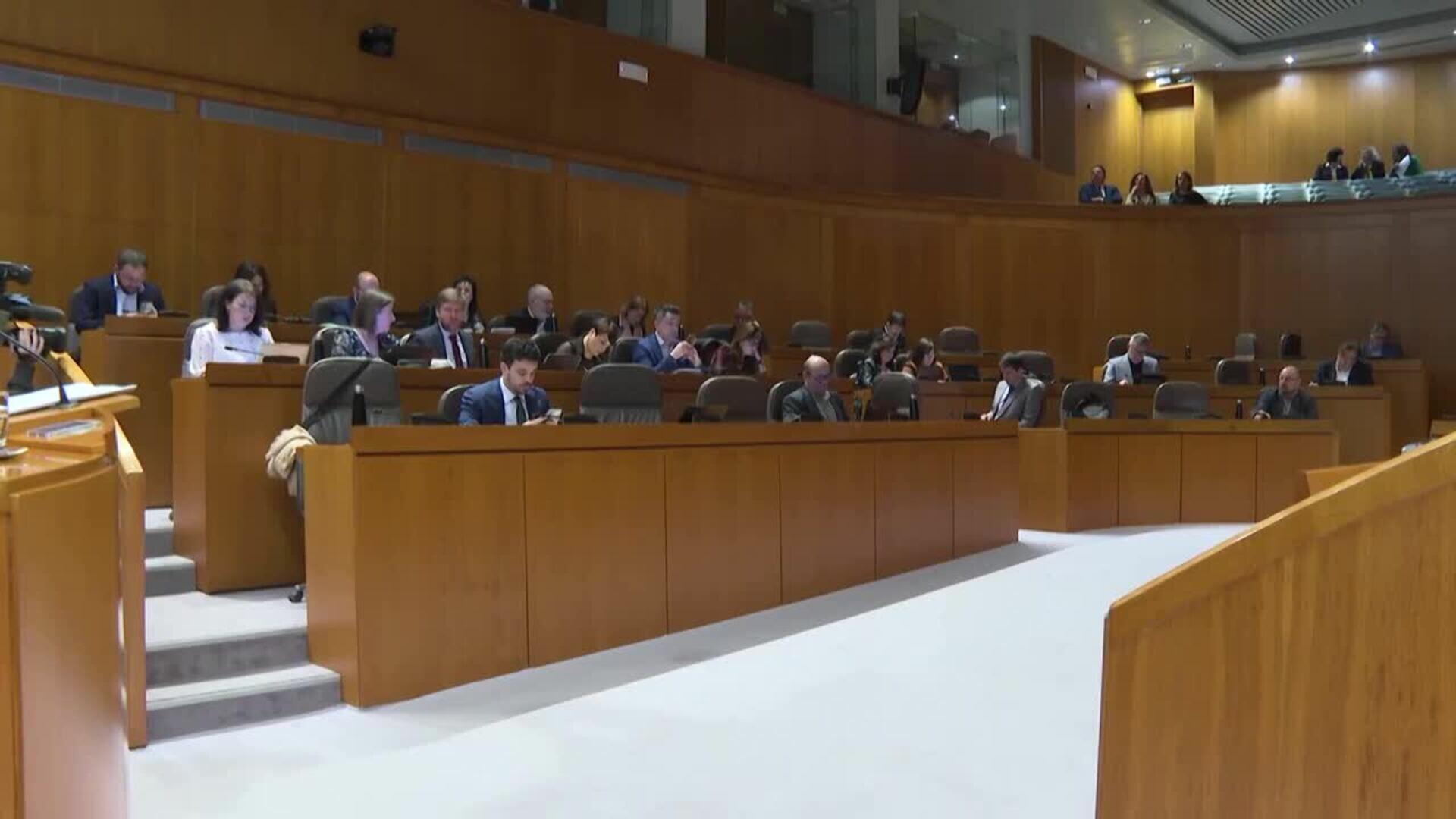 PP gana en Aragón con dos escaños menos, PSOE pierde cinco y Vox y CHA doblan representación