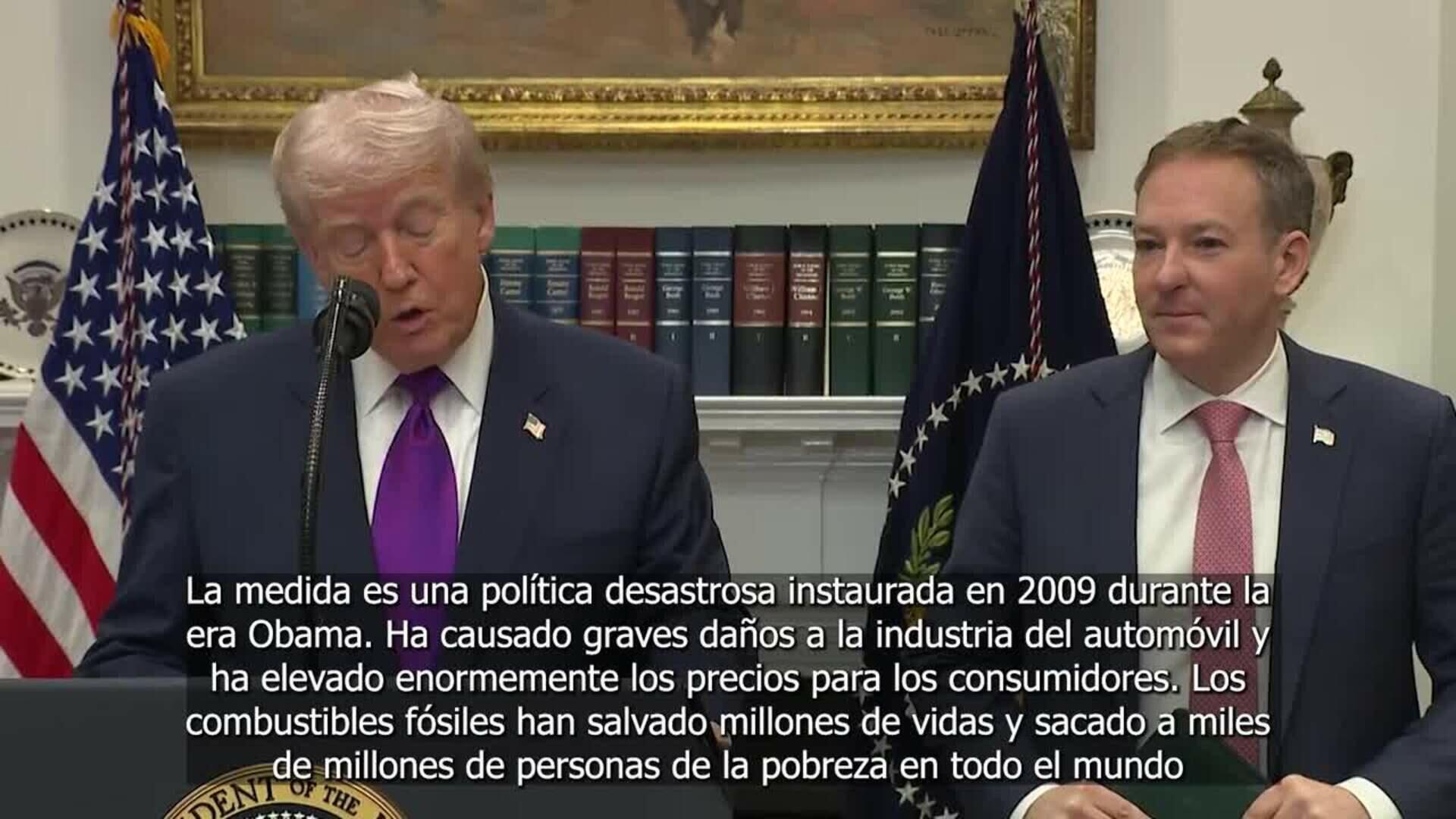 Trump revoca una ley que fijaba estándares climáticos