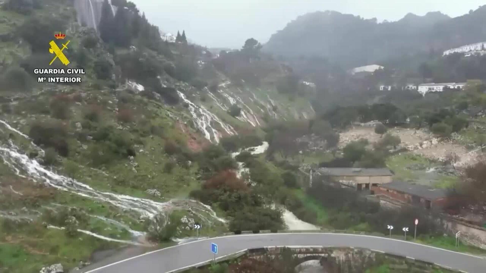 Los vecinos de Grazalema (Cádiz) regresan a sus casas después del temporal