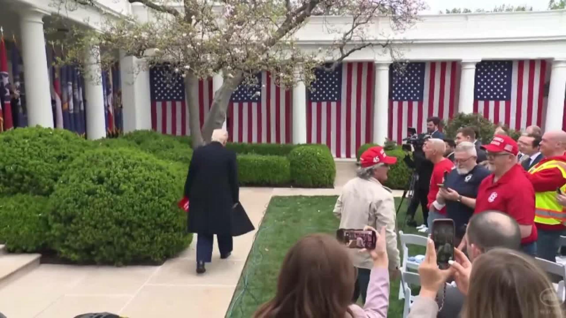 Trump impondrá un arancel global del 10% después de calificar como "decepcionante" al Supremo