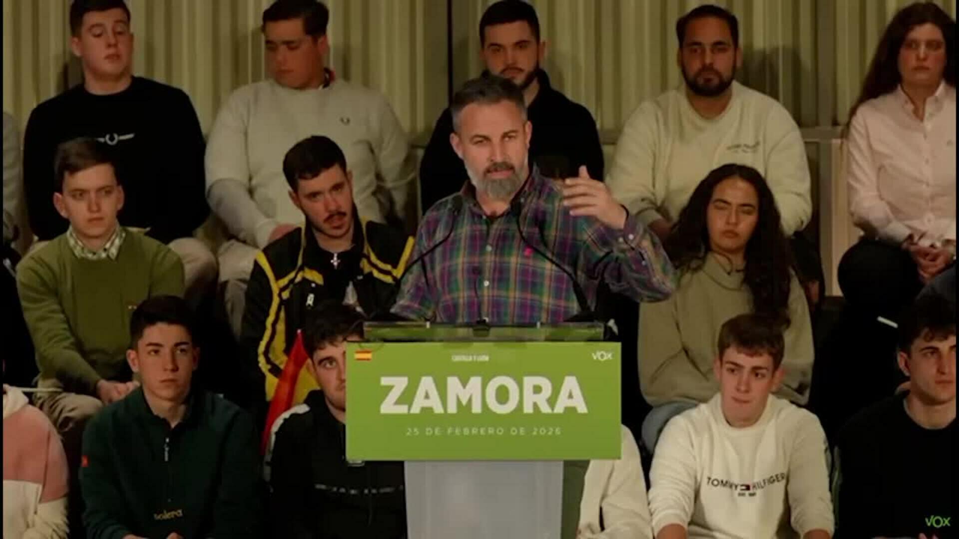 Abascal acusa a Aznar de "dinamitar negociaciones" con Vox y reta a Feijóo