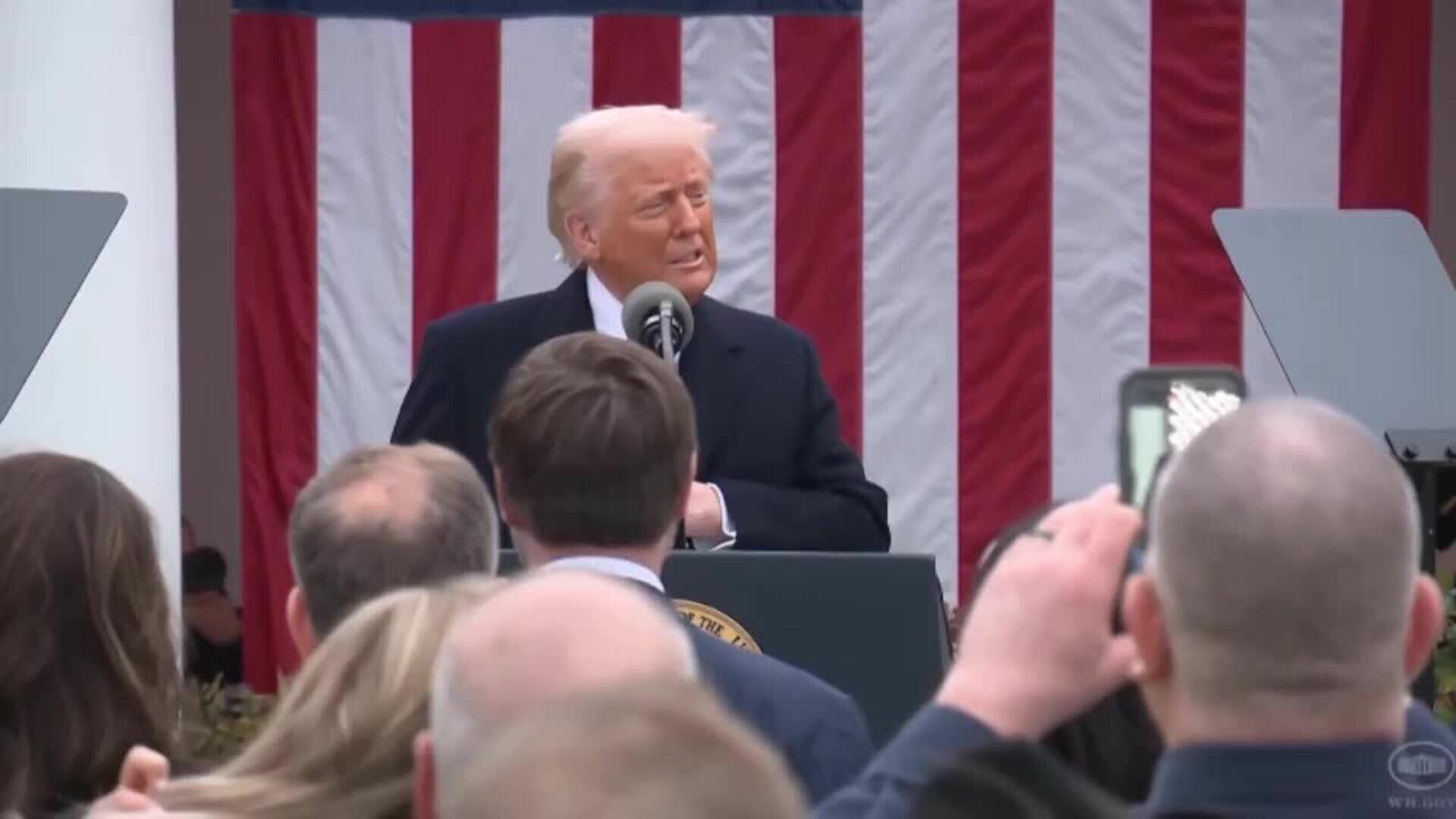 Trump especula con una "adquisición amistosa" de Cuba