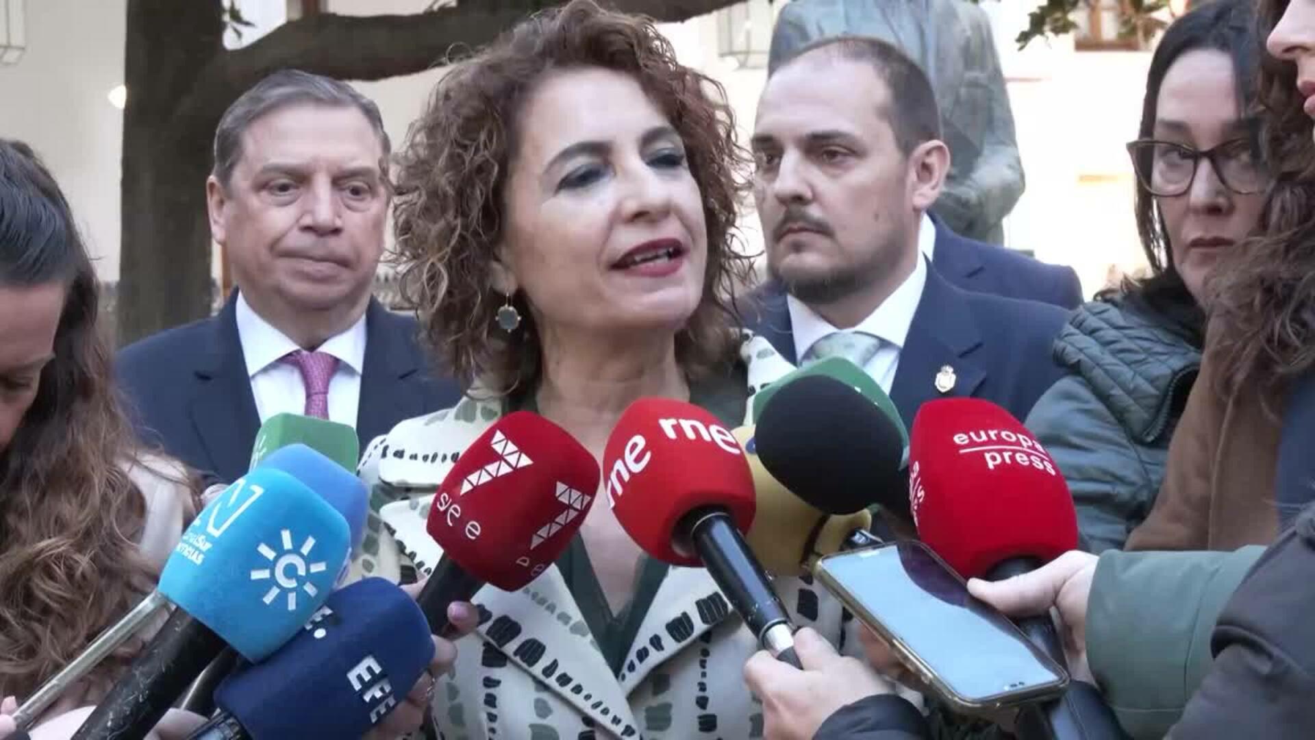 Montero minimiza las encuestas y asegura que Andalucía "se levantará contra Moreno"