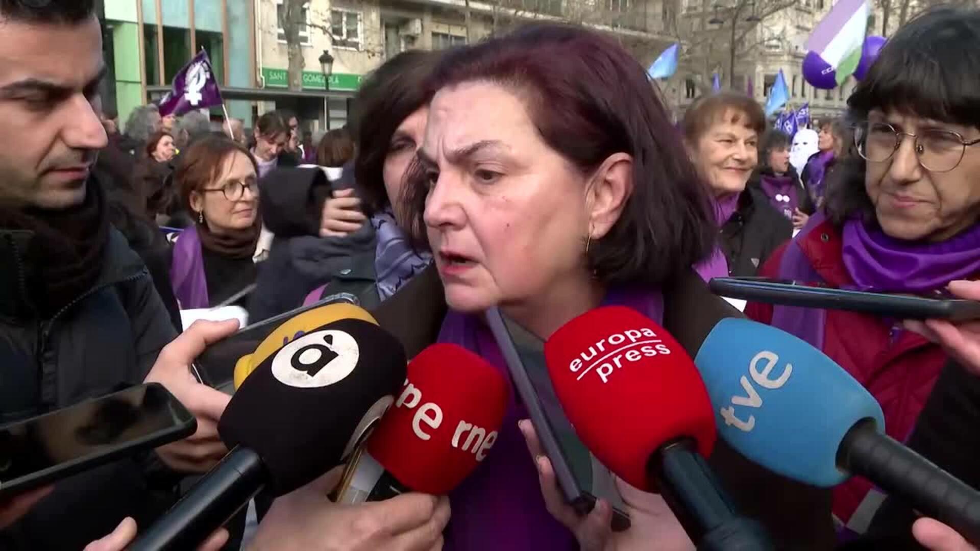 Multitudinaria marcha en València por el 8M ante un inicio de año "durísimo"