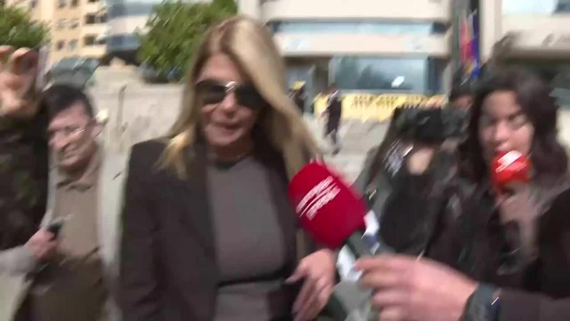 Laura Matamoros, fría reacción al tenso reencuentro de su padre y Makoke en los juzgados