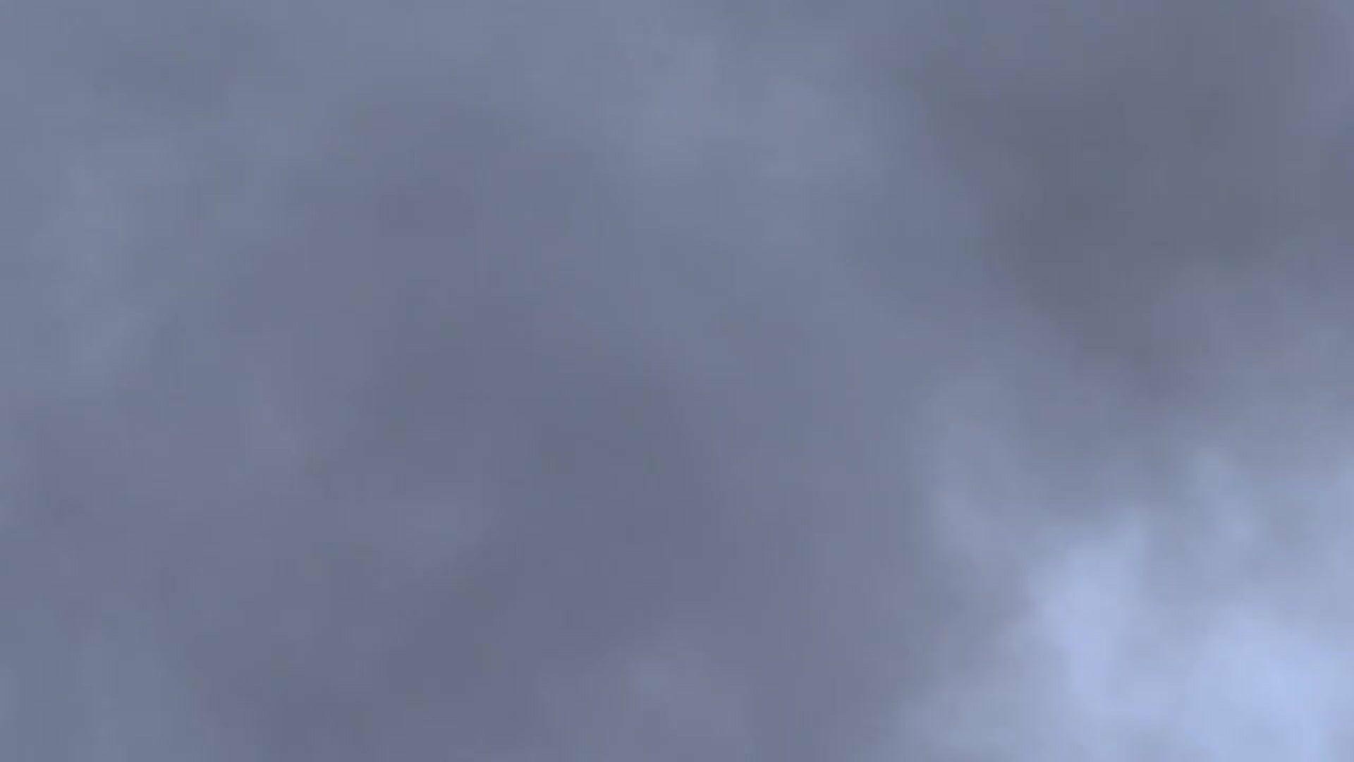 Un incendio en el Puerto de Barcelona quema un vehículo y varios contenedores de mercancías