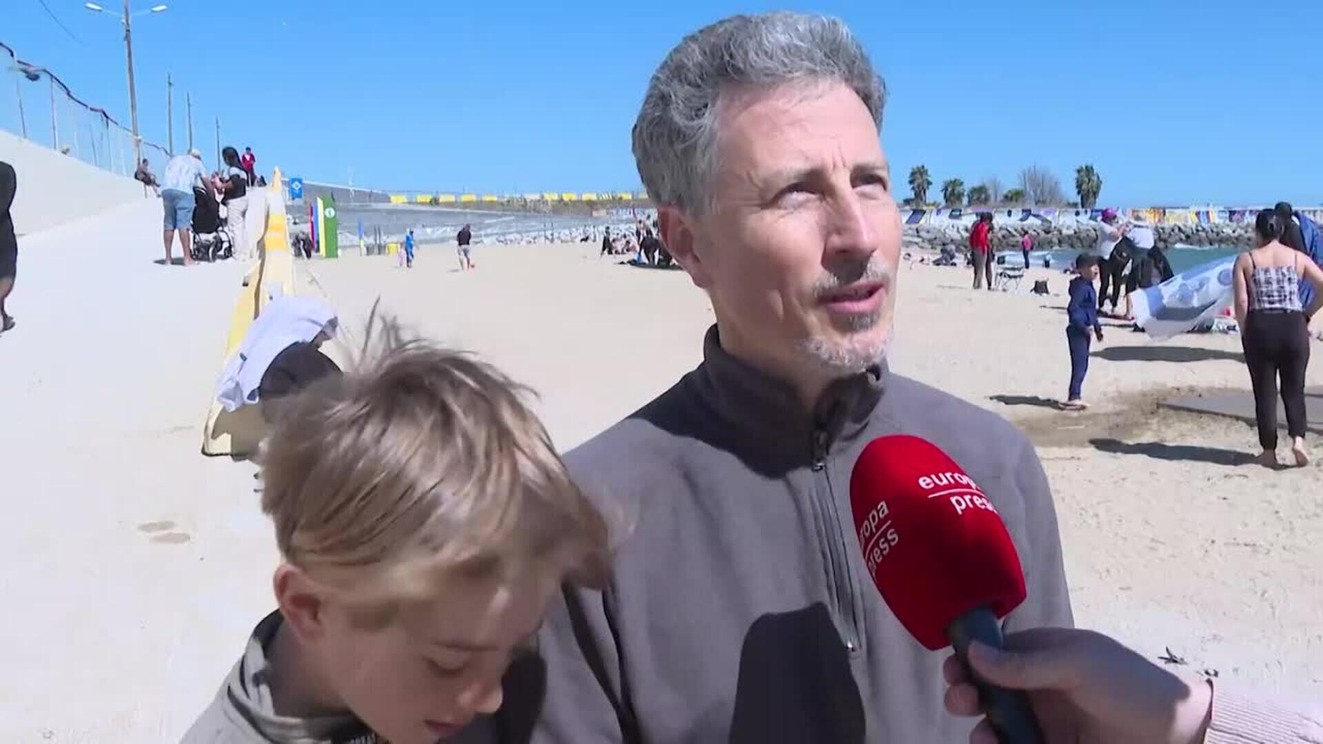Algunos barceloneses deciden ir a la playa para evitar los precios más elevados de Semana Santa