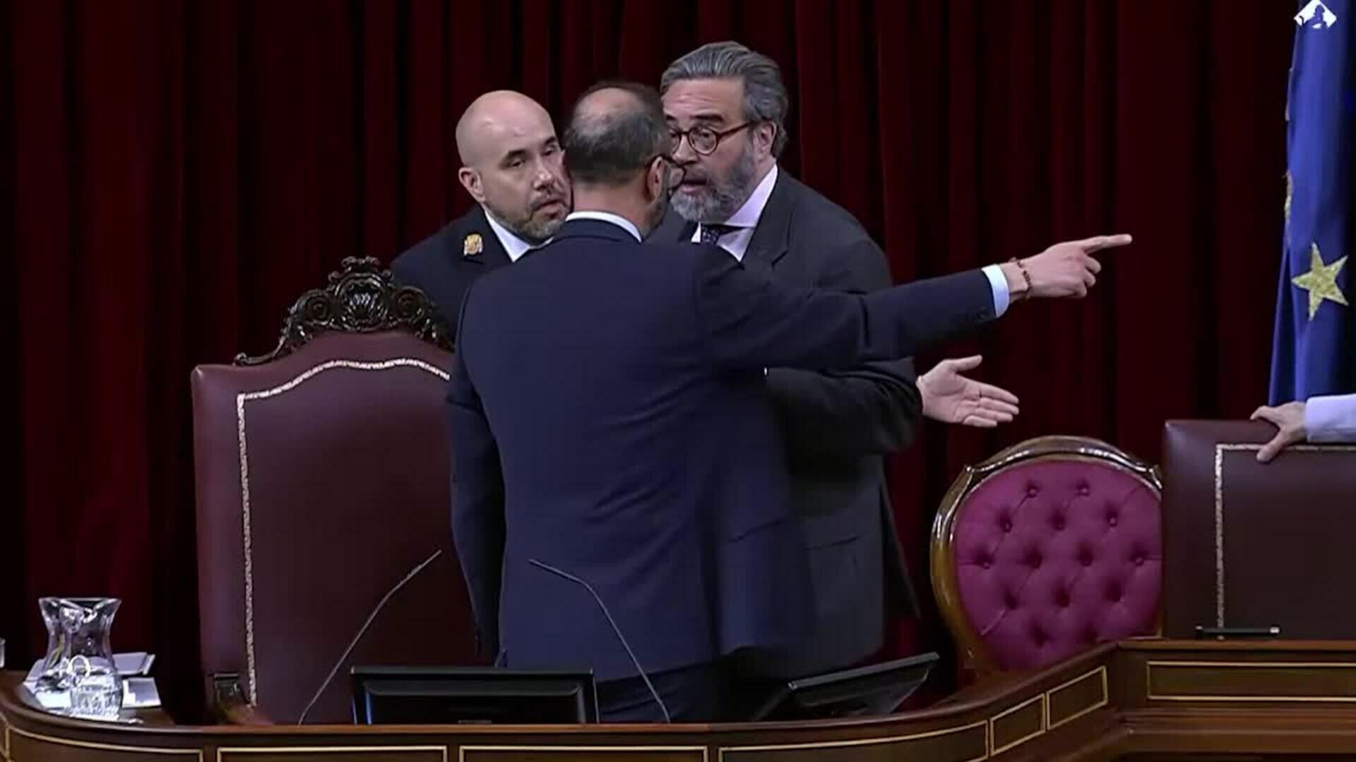 Expulsado un diputado de Vox tras encararse con una letrada y con el presidente del Congreso