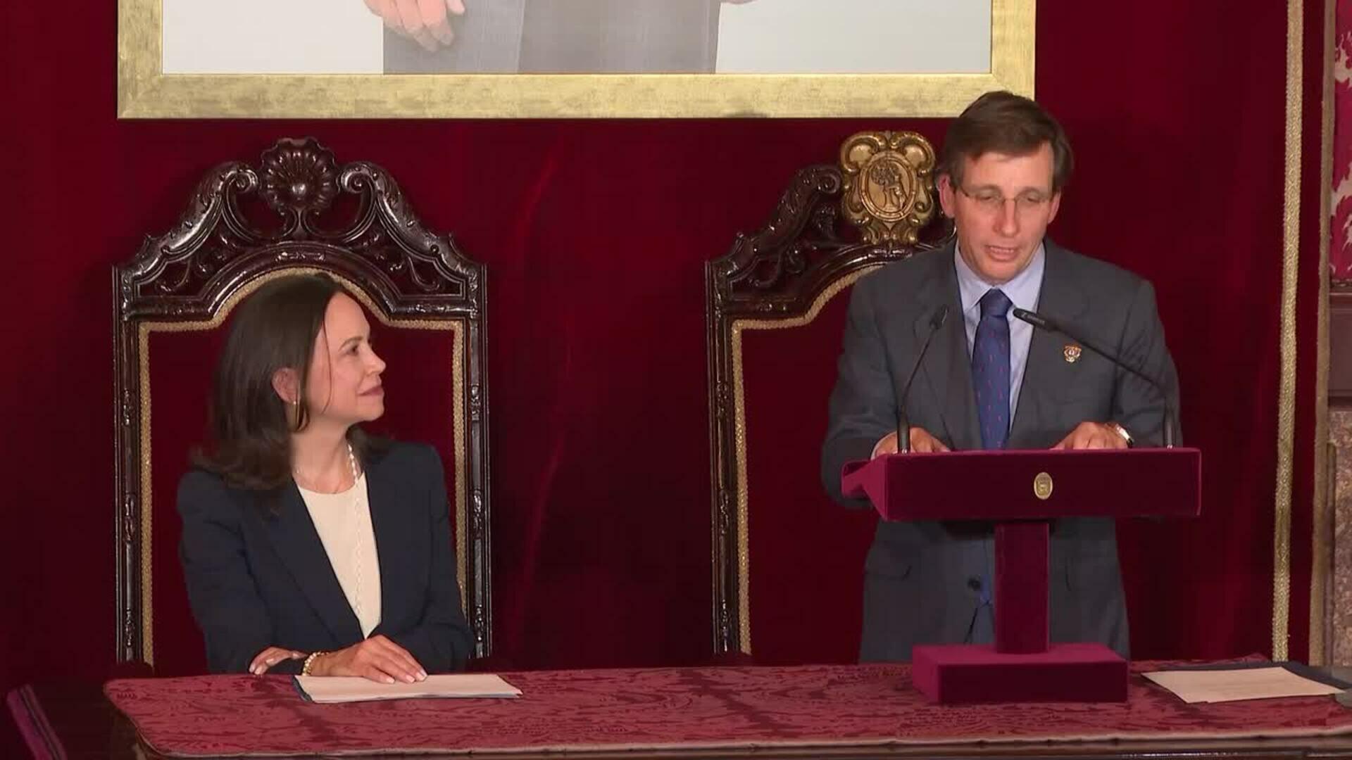 Almeida pone de ejemplo la Transición ante Mª Corina Machado