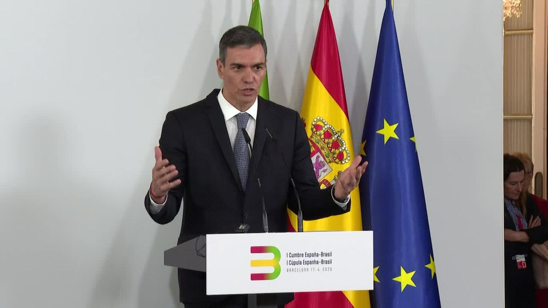 Sánchez dice que estará "encantado" de verse con Machado cuando así lo desee la líder opositora