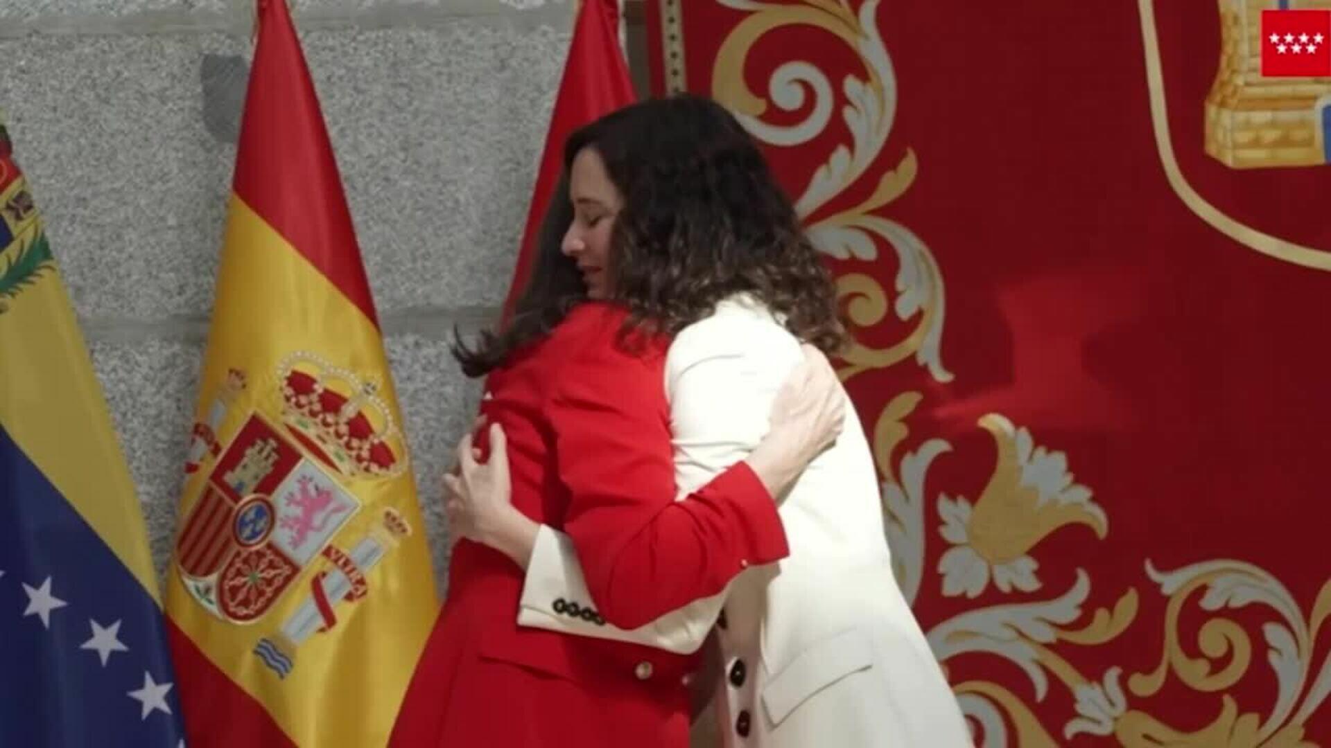 Ayuso impone la Medalla de Oro a María Corina Machado