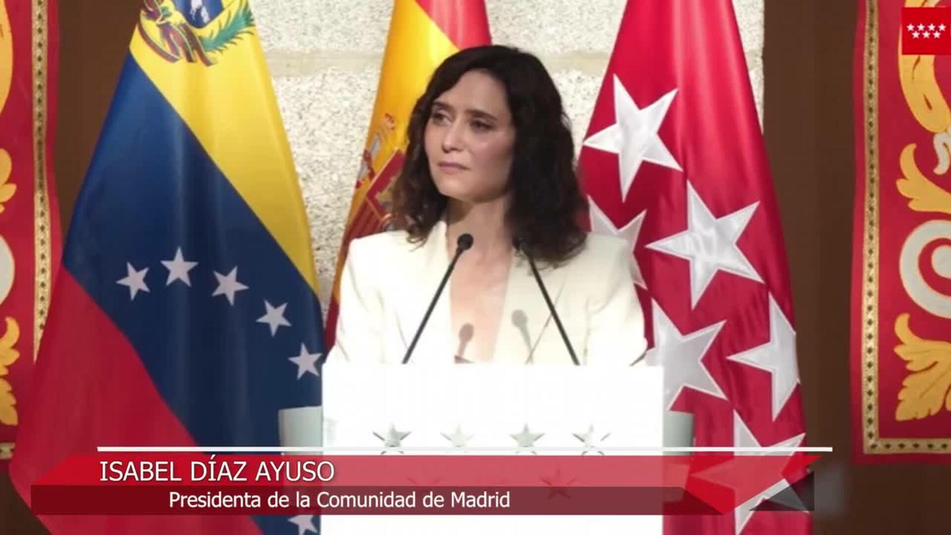 Miles de personas reciben en la Sol a la líder opositora venezolana María Corina Machado