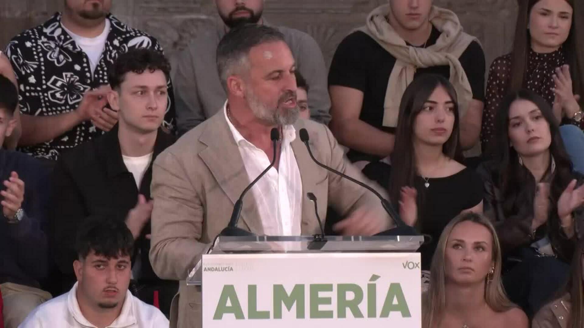 Abascal afea a Moreno su "matraca" sobre la "inestabilidad" con Vox