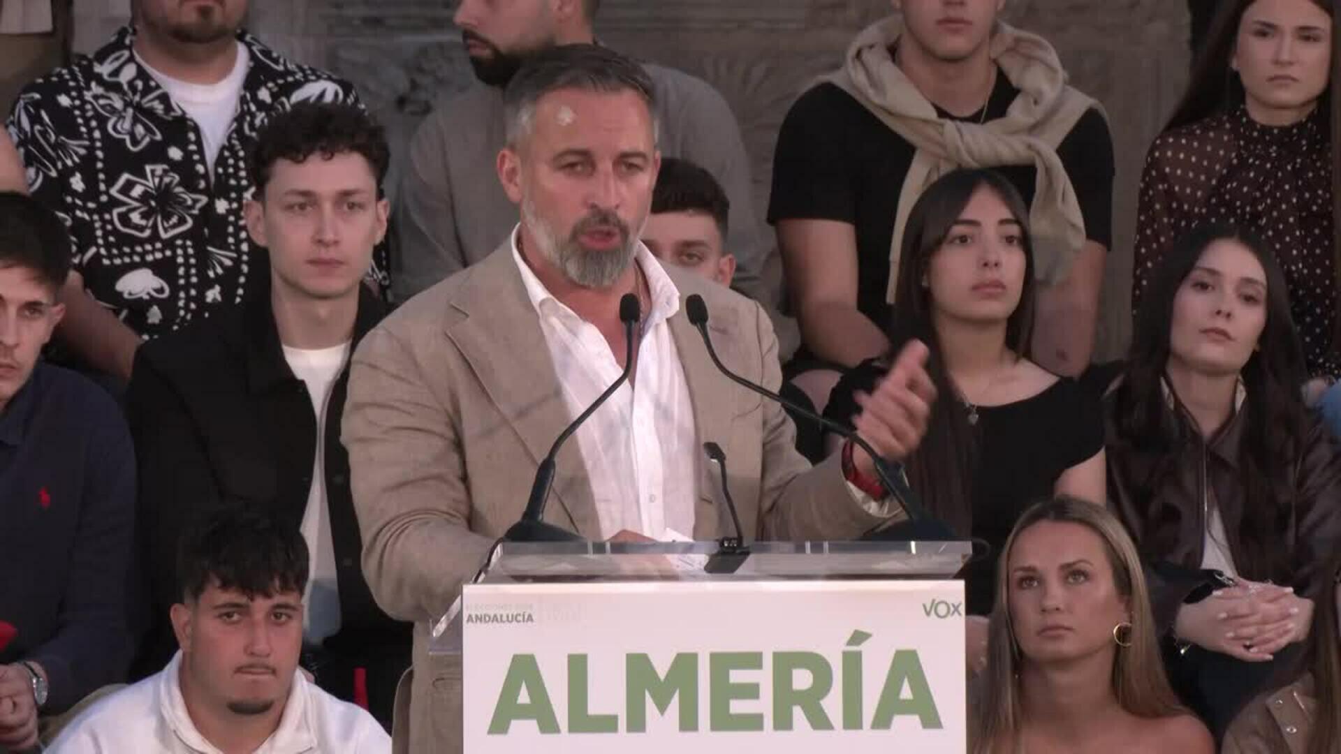 Abascal defiende pactos con el PP en Extremadura y critica la inmigración