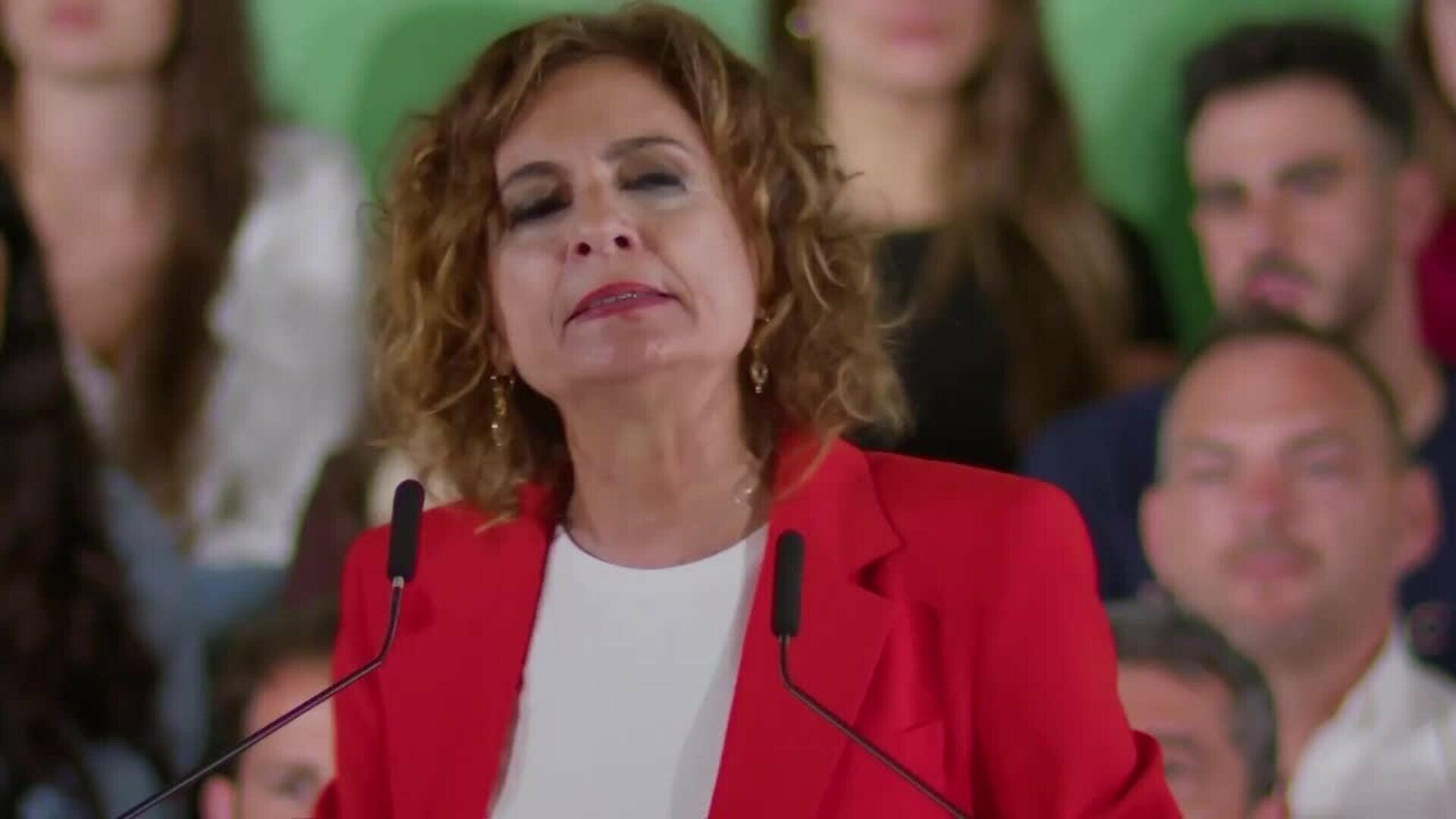 Montero abre campaña con "alegría", bienvenida de Miguel Ríos y vaticinio de su "victoria"