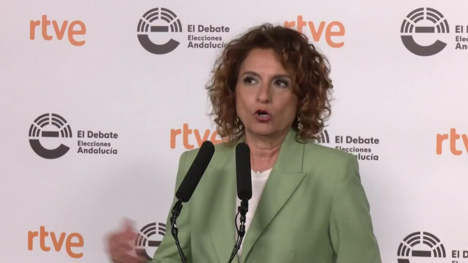 Montero destaca al PSOE-A como la única alternativa frente a PP y Vox