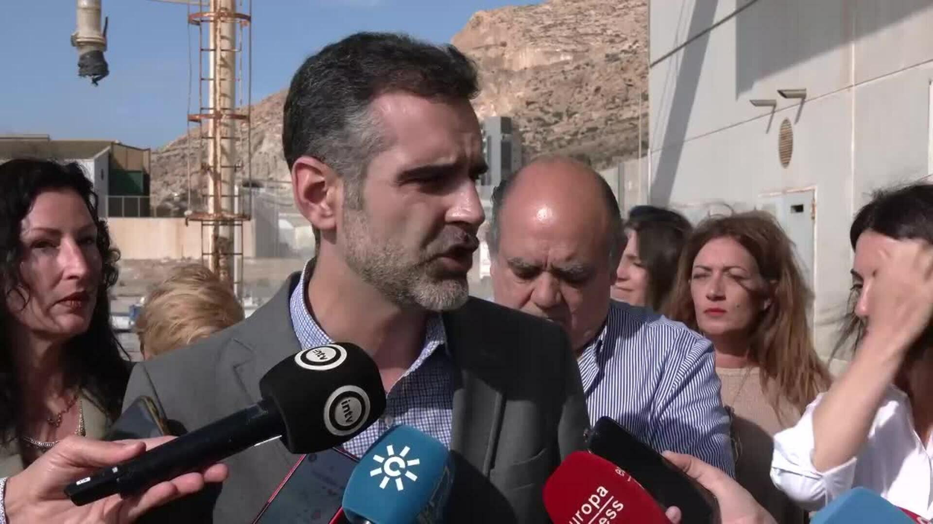 Pacheco defiende la "escucha permanente" al sector pesquero de Almería ante sus demandas