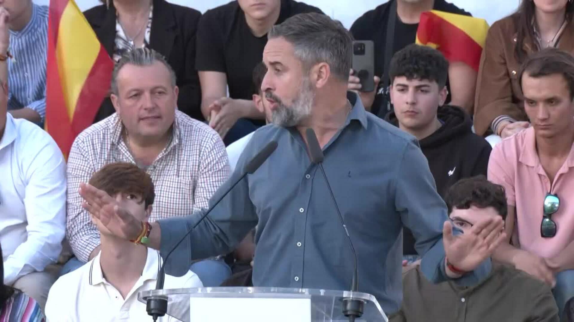 Abascal critica a Juanma Moreno por seguir el "método Rajoy" y no cambiar la herencia del PSOE