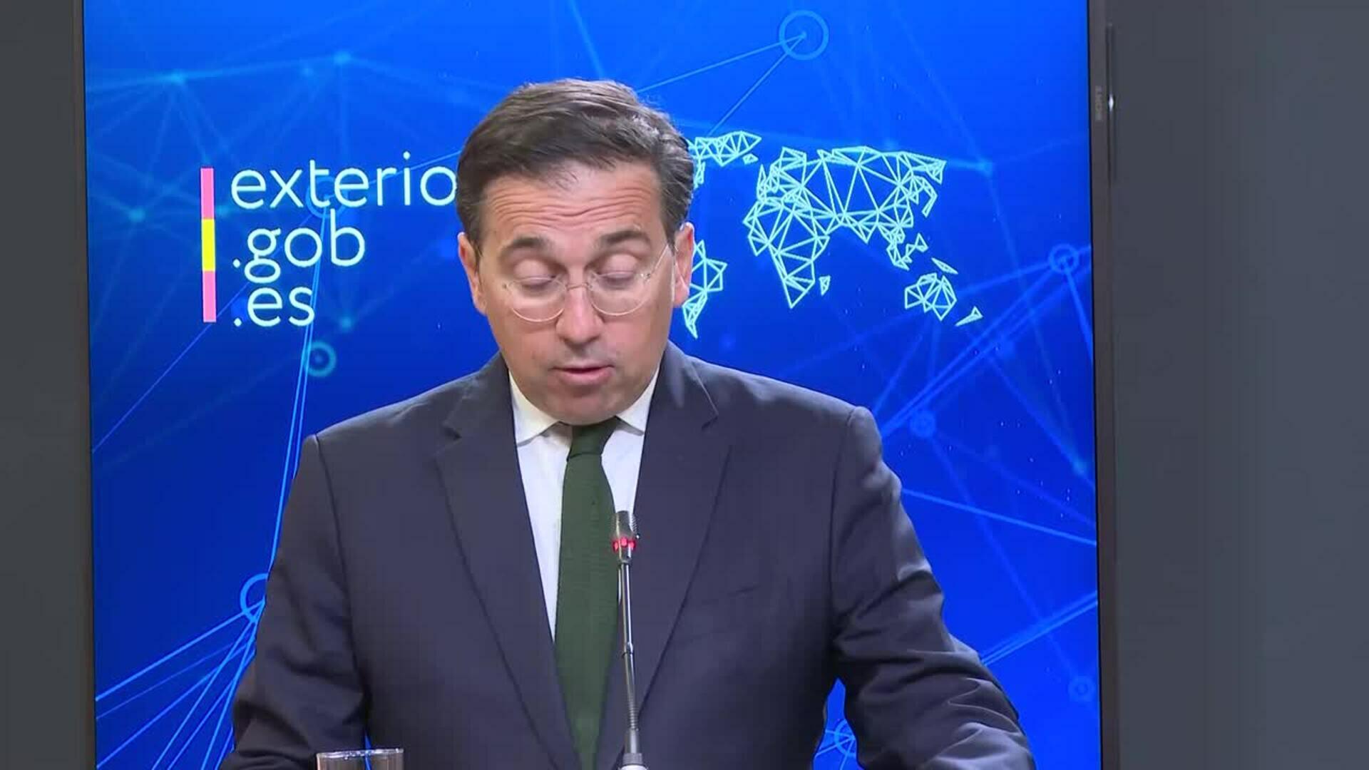 Albares denuncia la retención "ilegal" por Israel de los españoles en la flotilla a Gaza