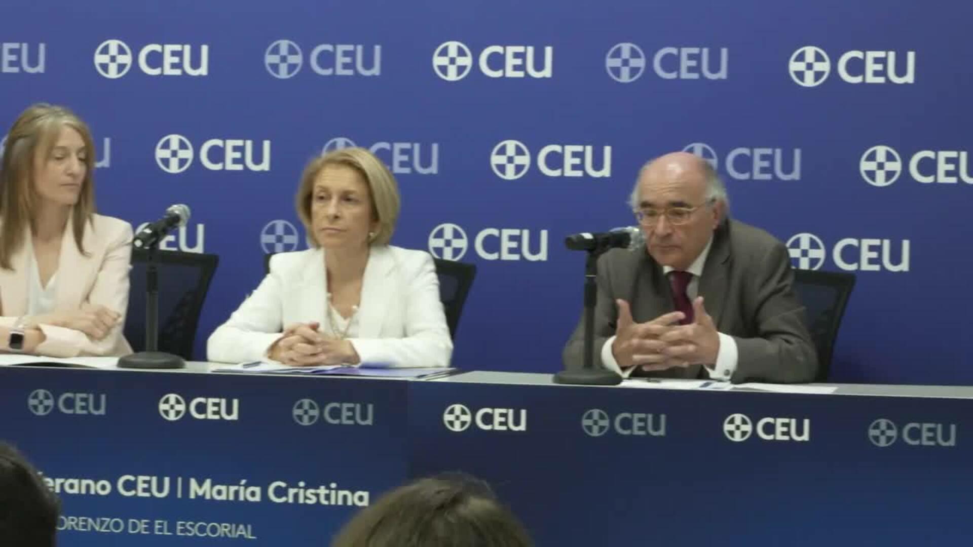 La alcaldesa de San Lorenzo de El Escorial presenta los Cursos de Verano CEU- María Cristina