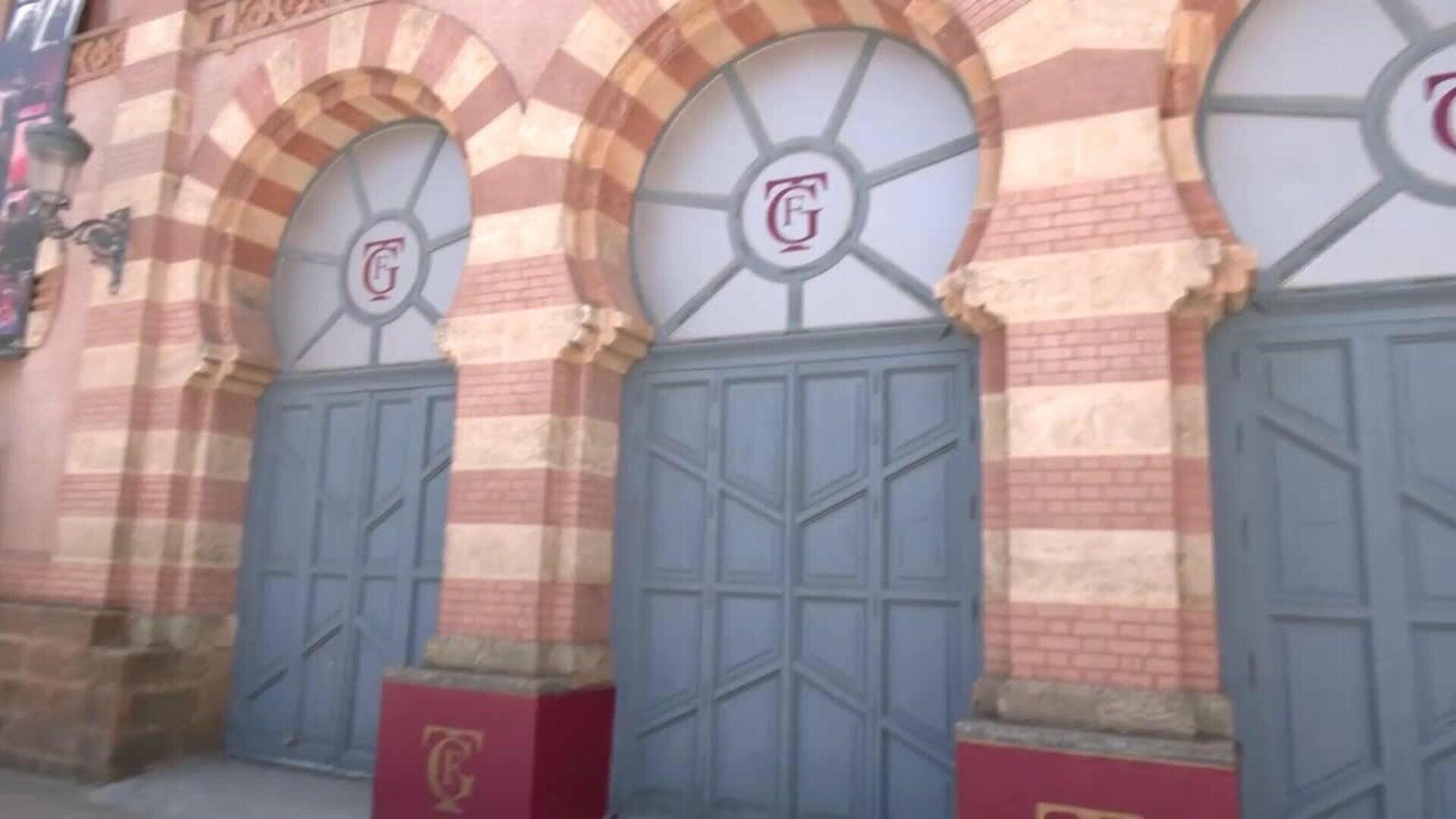 Quitan la estrella a Juan Carlos Aragón en la puerta del Falla tras retirar honores