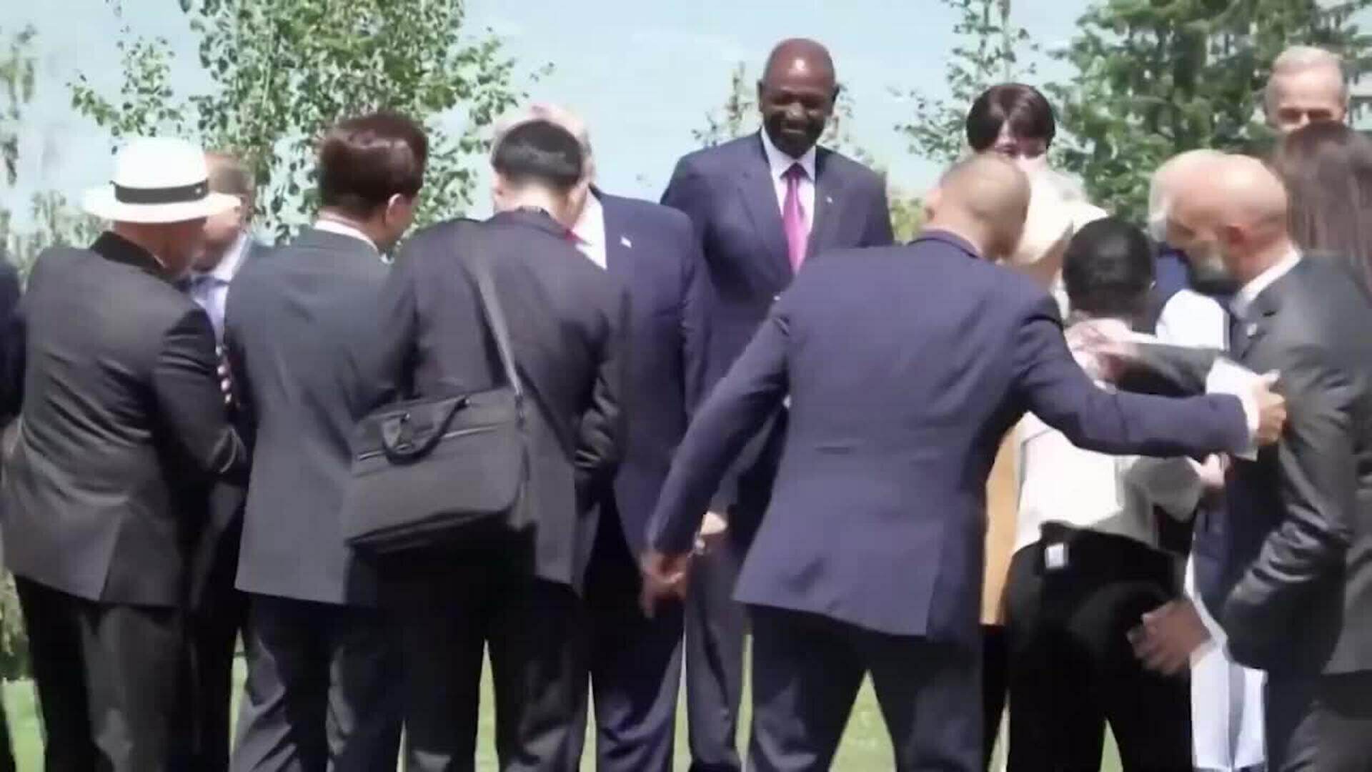 Los líderes del G7 posan para la foto de familia tras su encuentro en Évian (Francia)