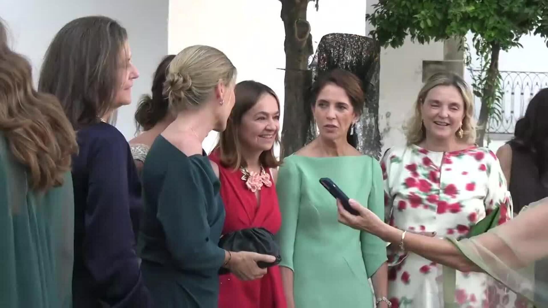 Ana Domecq se casa por todo lo alto con Alberto Mencos: llegada en calesa y diadema joya