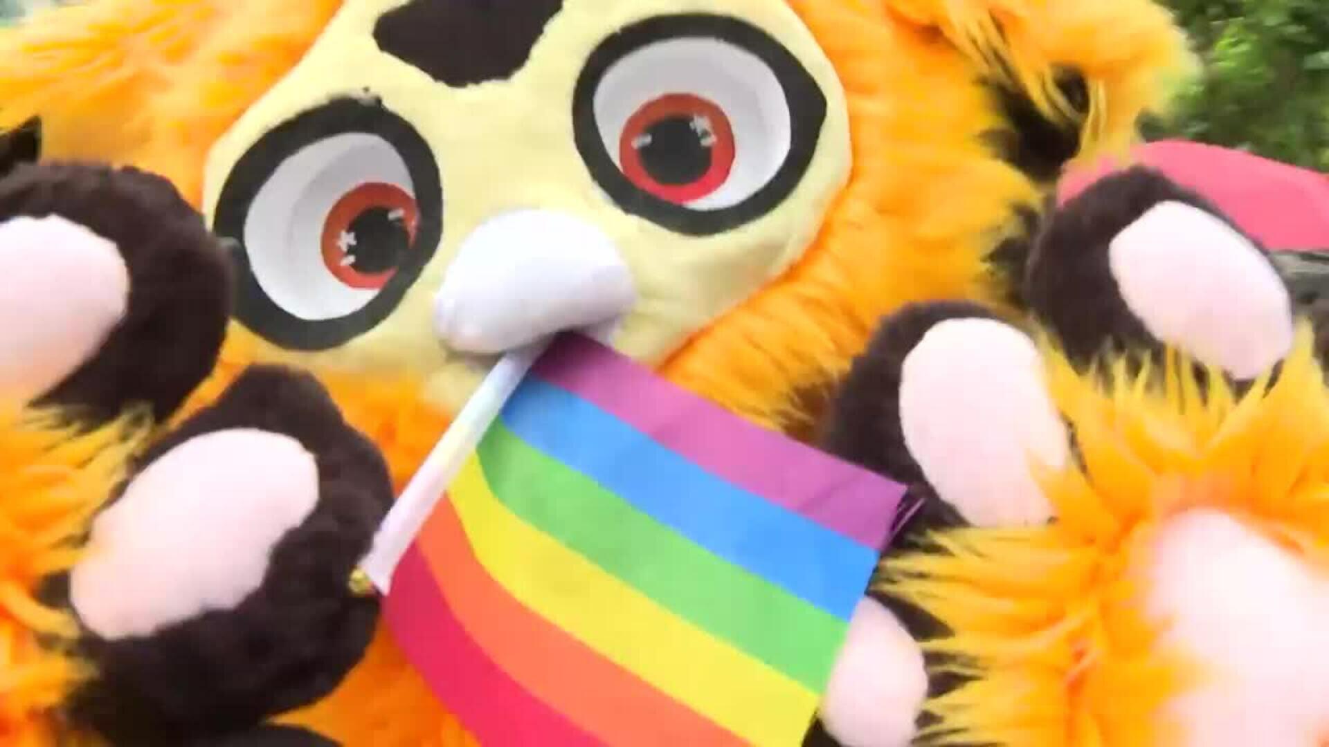 Cerca de un millar de personas se manifiestan en San Sebastián por el día del Orgullo LGTBIQ+