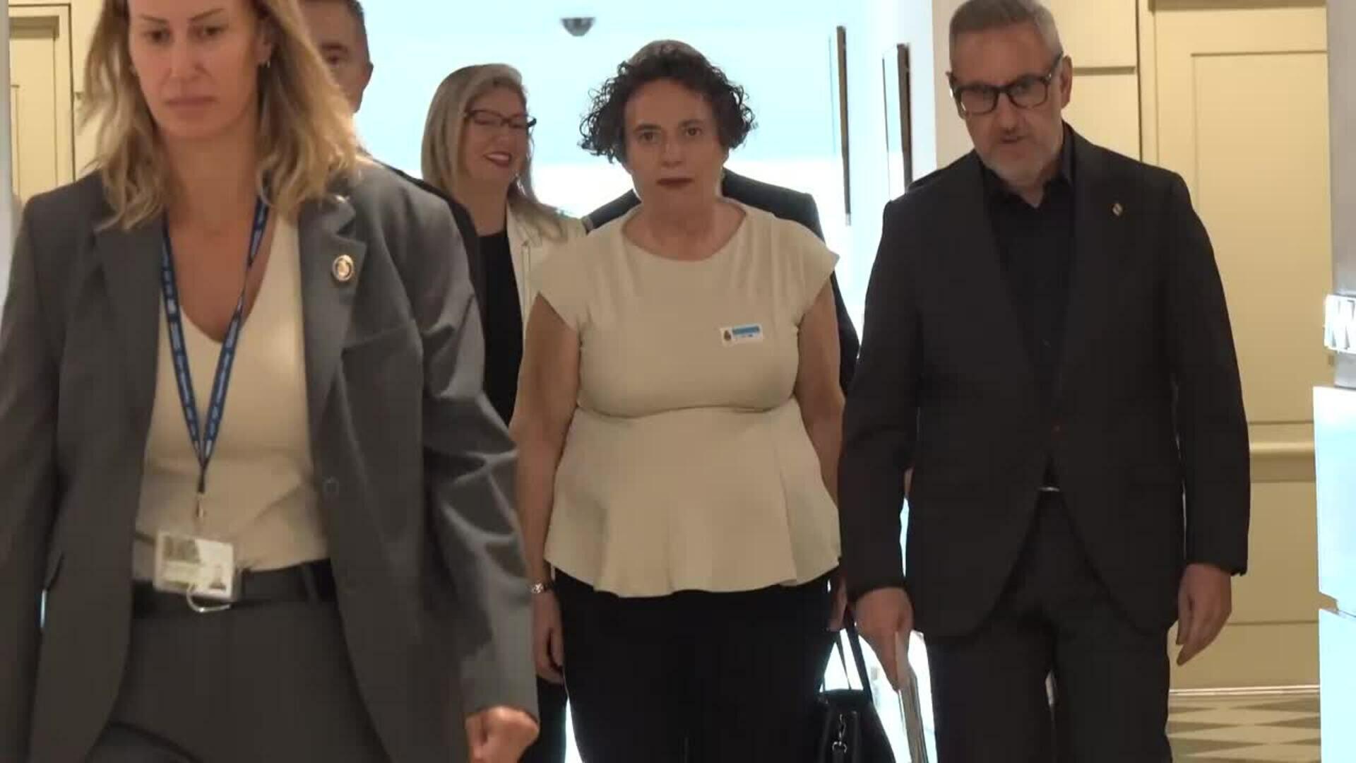 La secretaria de Zapatero guarda silencio en el Senado entre reproches de PP y PSOE