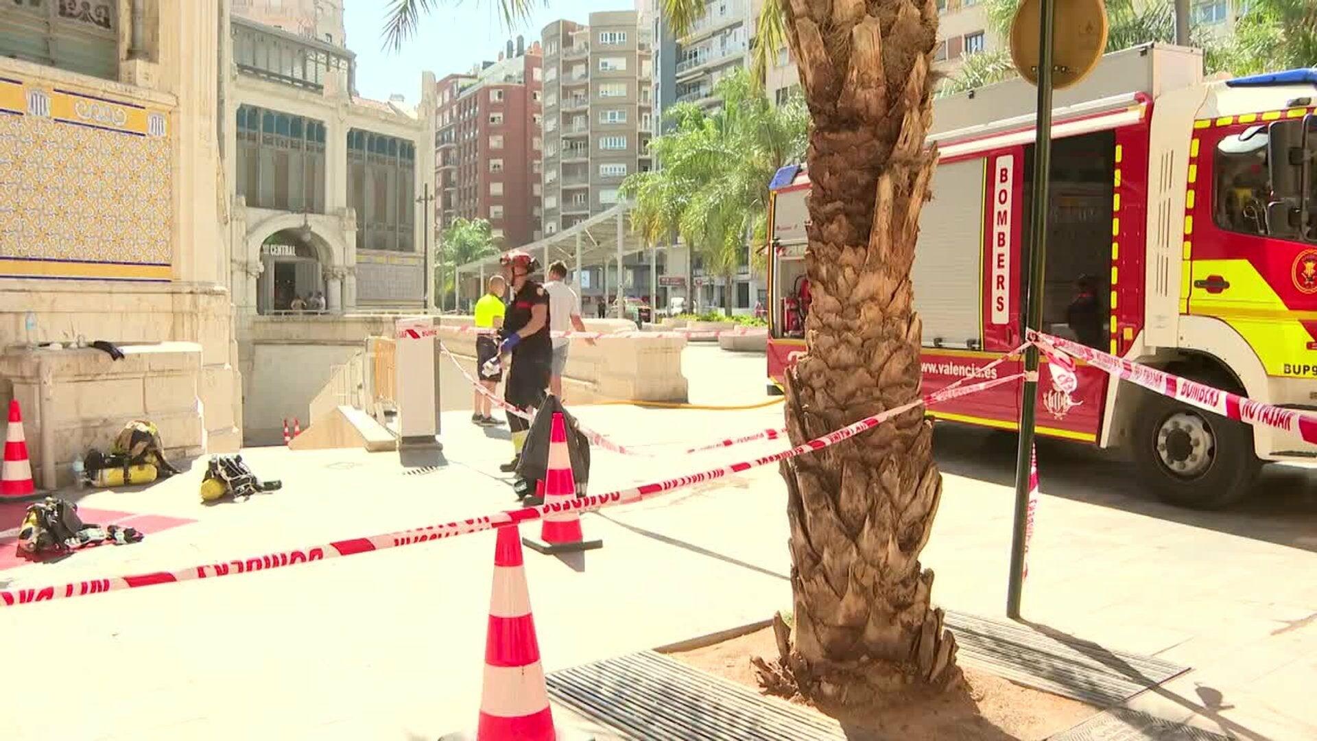 Un incendio en un cuadro eléctrico en el sótano del Mercado central obliga a desalojarlo