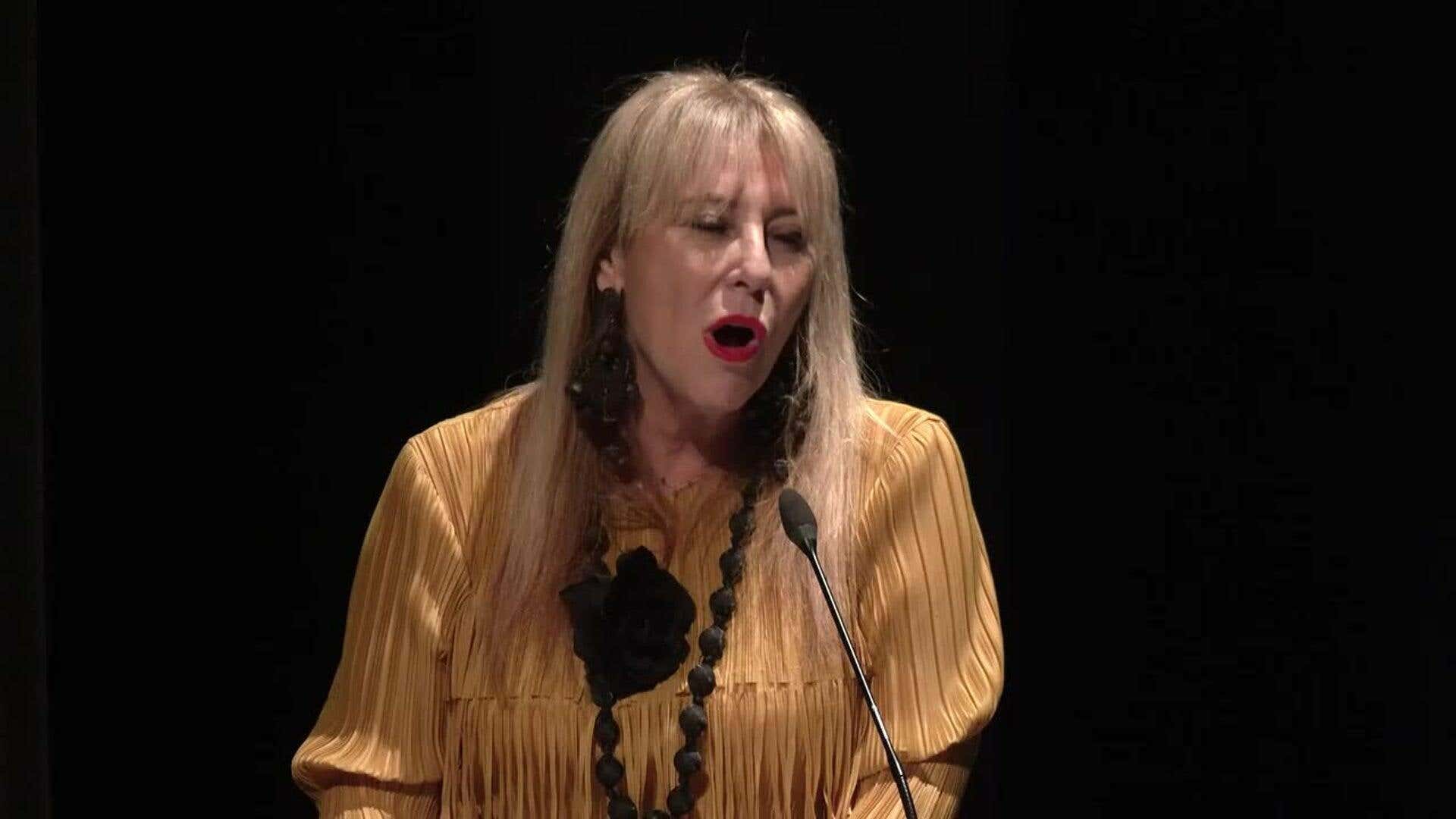Carolina España destaca la necesidad de un periodismo "con mayúsculas"