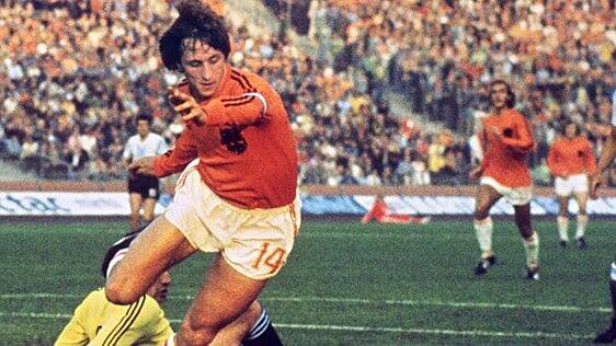 Cuando Cruyff le rompió la cintura a Suecia e inventó un regate