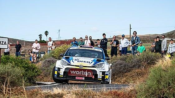 Enrique Cruz y Yeray Mujica ganan el Rally Ciudad de Telde por un suspiro