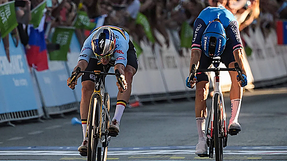 Evenepoel ya tiene su pleno de títulos: doble campeón olímpico, mundial y europeo