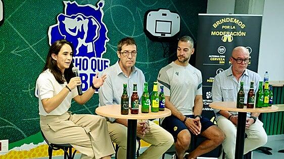 Tropical refresca el partido del Gran Canaria con su campaña por el consumo responsable en el Arena