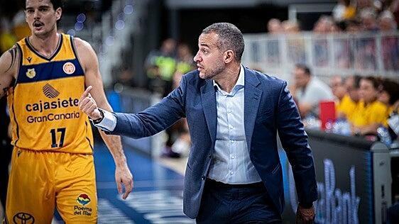 Savignani, satisfecho por la actuación del Cajasiete Gran Canaria: «Hemos subido un poco las líneas en el segundo cuarto»
