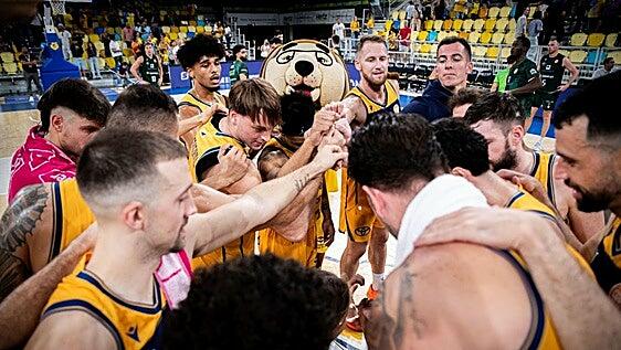 El Cajasiete Gran Canaria impone su ley en el Arena (97-75)