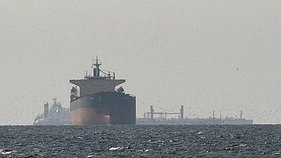 El petróleo cae a mínimos desde que estalló la guerra en Irán