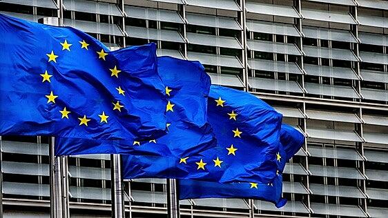 Bruselas dice que responderá «con firmeza» a los aranceles «injustificados» de Trump