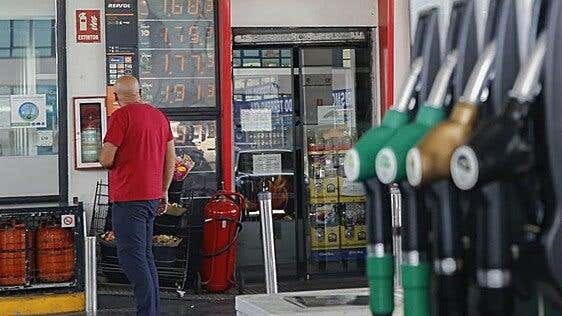 Competencia descarta abusos generalizados en las gasolineras