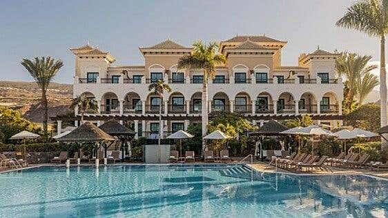 Netflix elige Canarias para su «Oasis» de verano: la piscina infinita más larga de toda Europa y un restaurante con premio