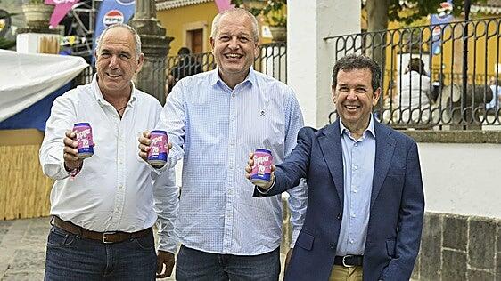 Gonzalo Medina, director general de Ahembo, comparte con Teror las Fiestas del Pino en el 70 cumpleaños de Clipper